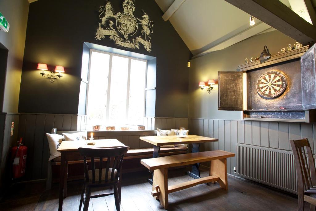 The Kings Arms Hotel Didmarton Exterior foto